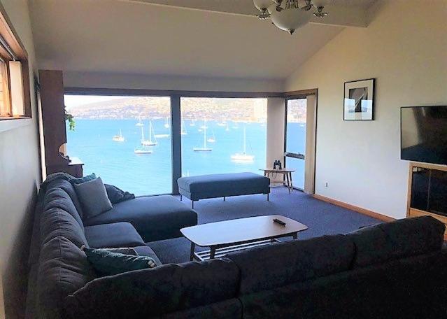 Sullivans Cove Apartments Hobart Exteriér fotografie The living room at the top of the tower