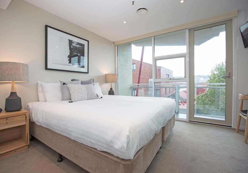 Sullivans Cove Apartments Hobart Exteriér fotografie A bedroom at the hotel