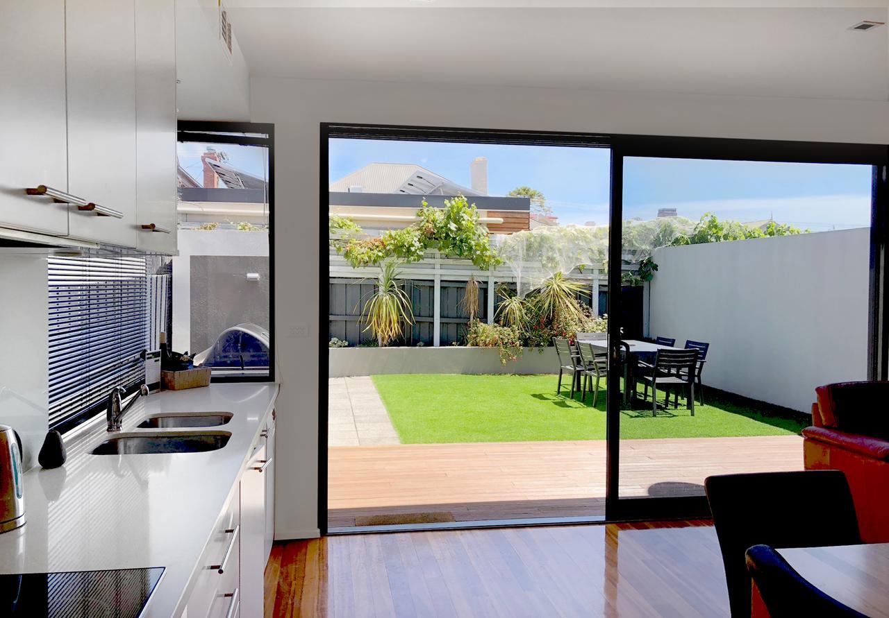 Sullivans Cove Apartments Hobart Exteriér fotografie A sliding door