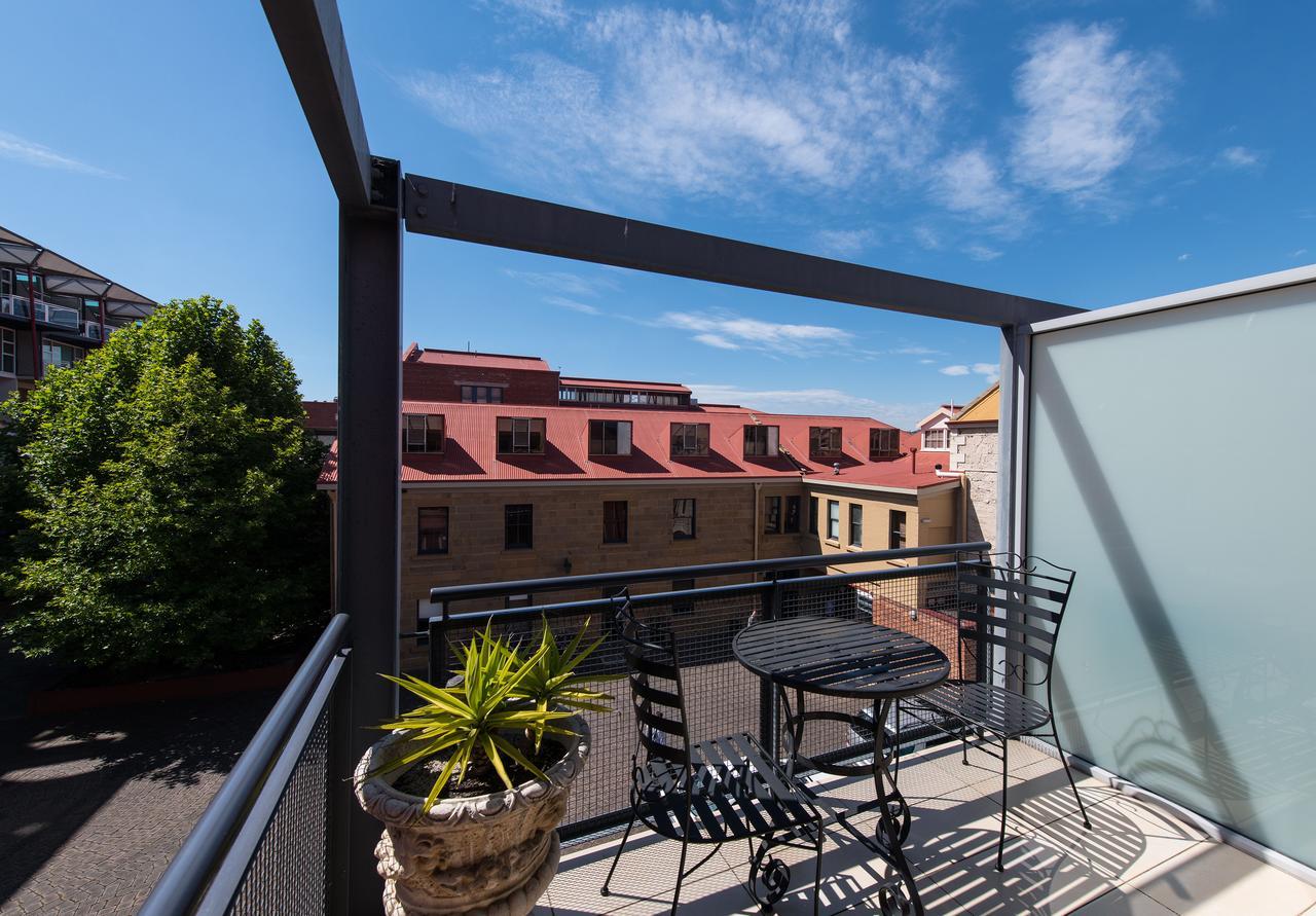 Sullivans Cove Apartments Hobart Exteriér fotografie A balcony in Stockholm, Sweden